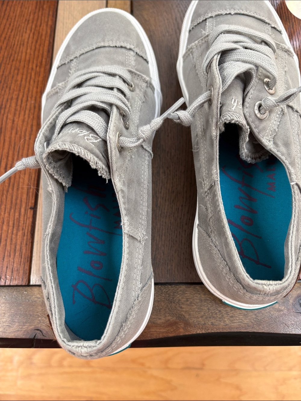 Blowfish Malibu Women's Light Gray Canvas Lace-Up Sneakers